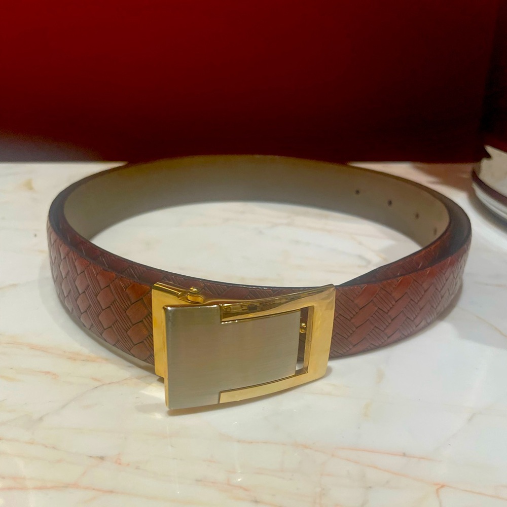 NWOT Avanti Italian Leather Belt 45in.